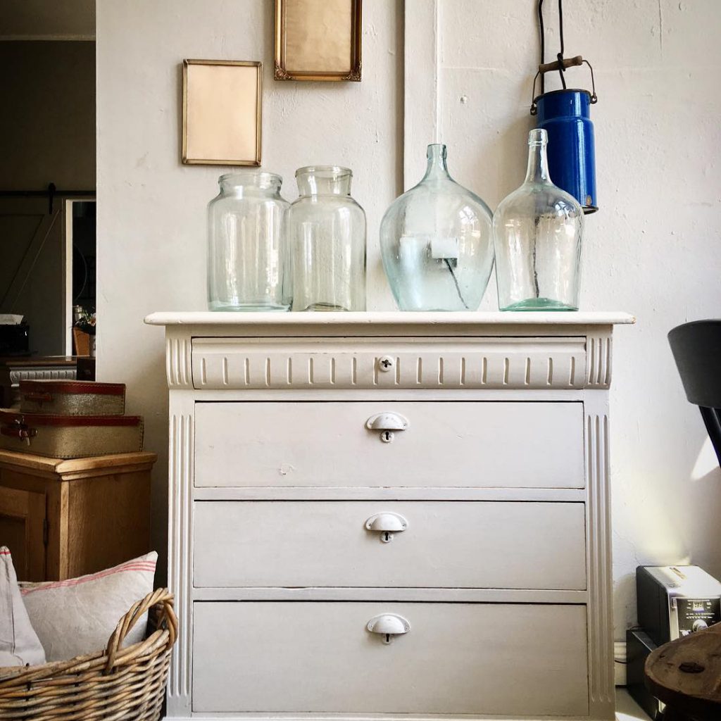 how to use chalk paint and wax