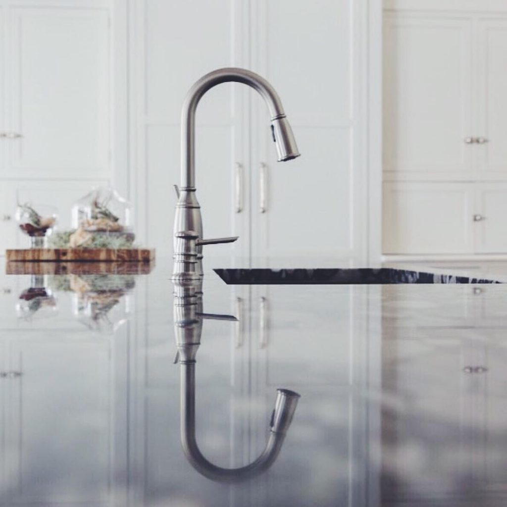 how to remove kitchen faucet head