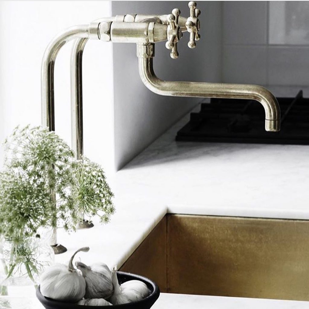 how to remove kohler kitchen faucet aerator
