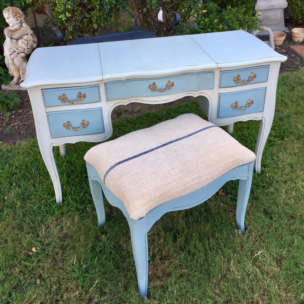 how to shabby chic furniture with chalk paint