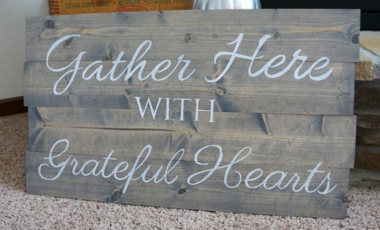 28 Best Diy Pallet Signs (ideas And Designs) For 2019 How To Chalk Paint Wood Sign