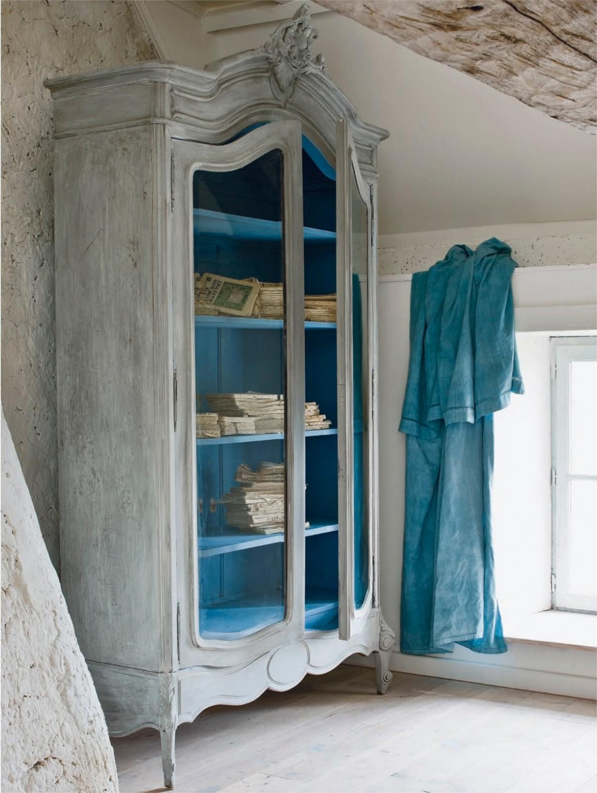 8 Sophisticated Distressed Furniture Tutorials That Look As ..