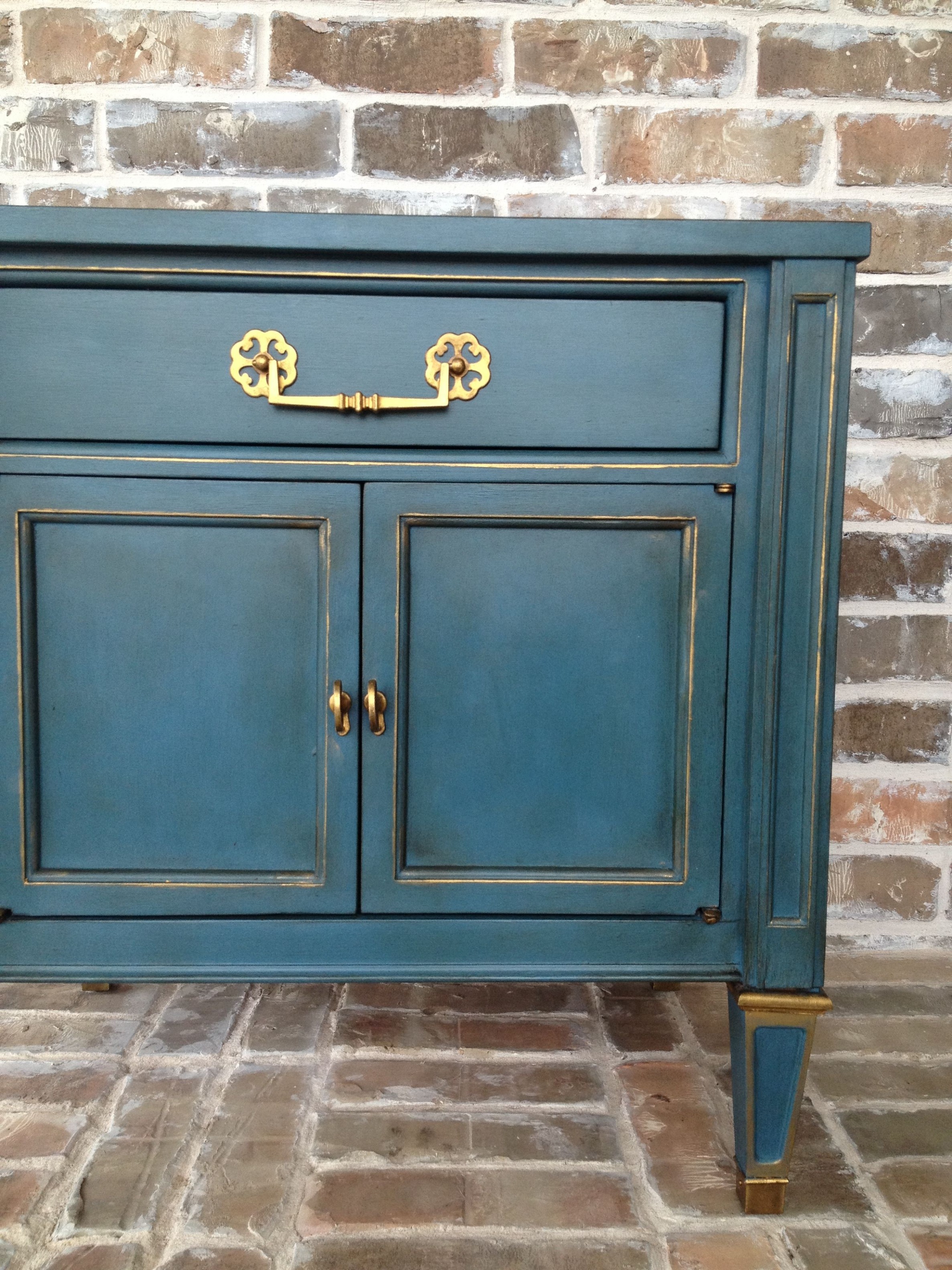 Annie Sloan Chalk Paint In Aubusson Blue With Gold Gilding Wax ..