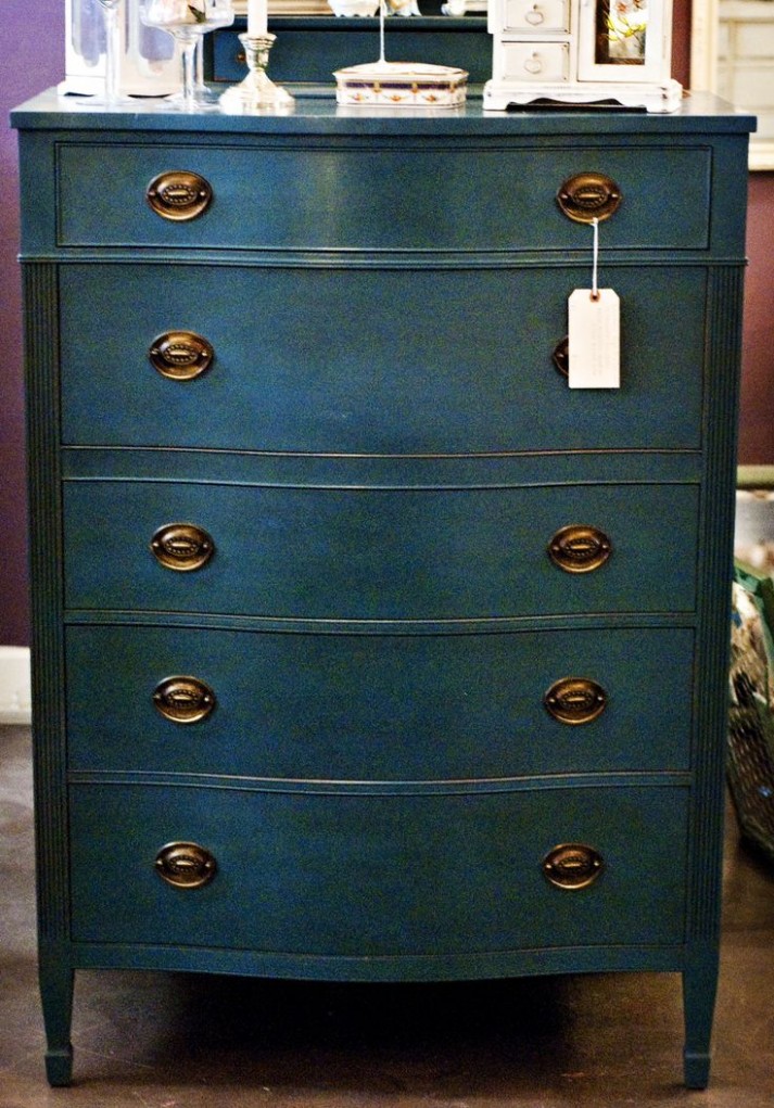 Beautiful Vintage Dresser Painted With Chalk Paint ..