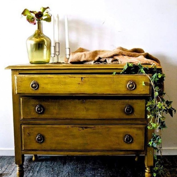 Beautifully Rustic In Layers Of Primer Red, English Yellow ..