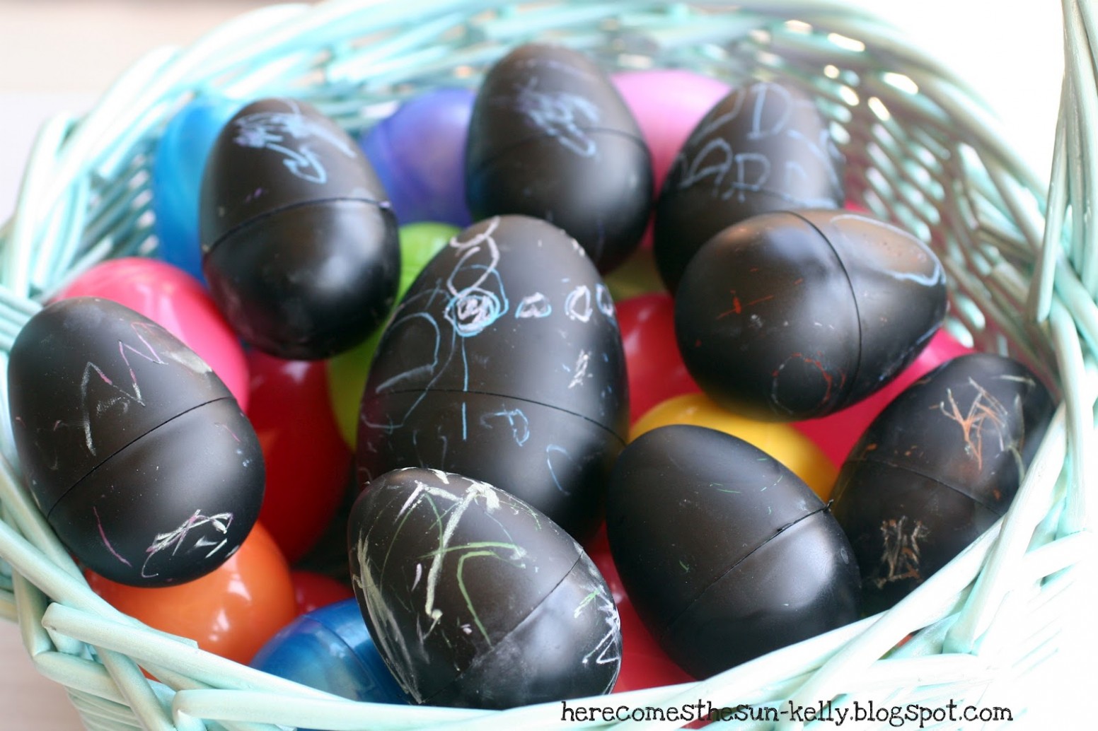 Chalkboard Paint Easter Eggs | Kelly Leigh Creates Can You Use Chalk Paint Over Eggs Paint