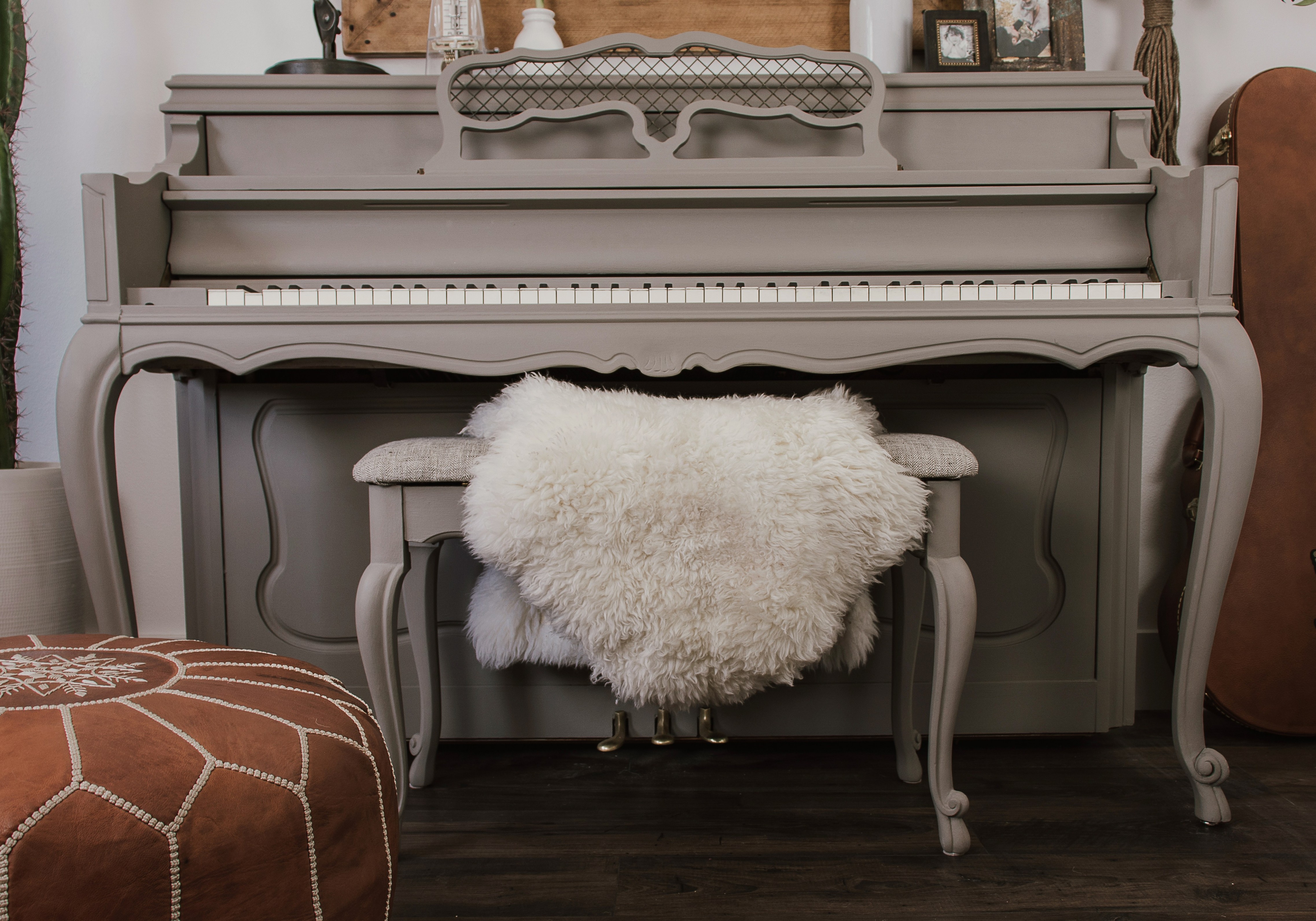 Diy: Upholstered Piano Bench – Mccoy And Co