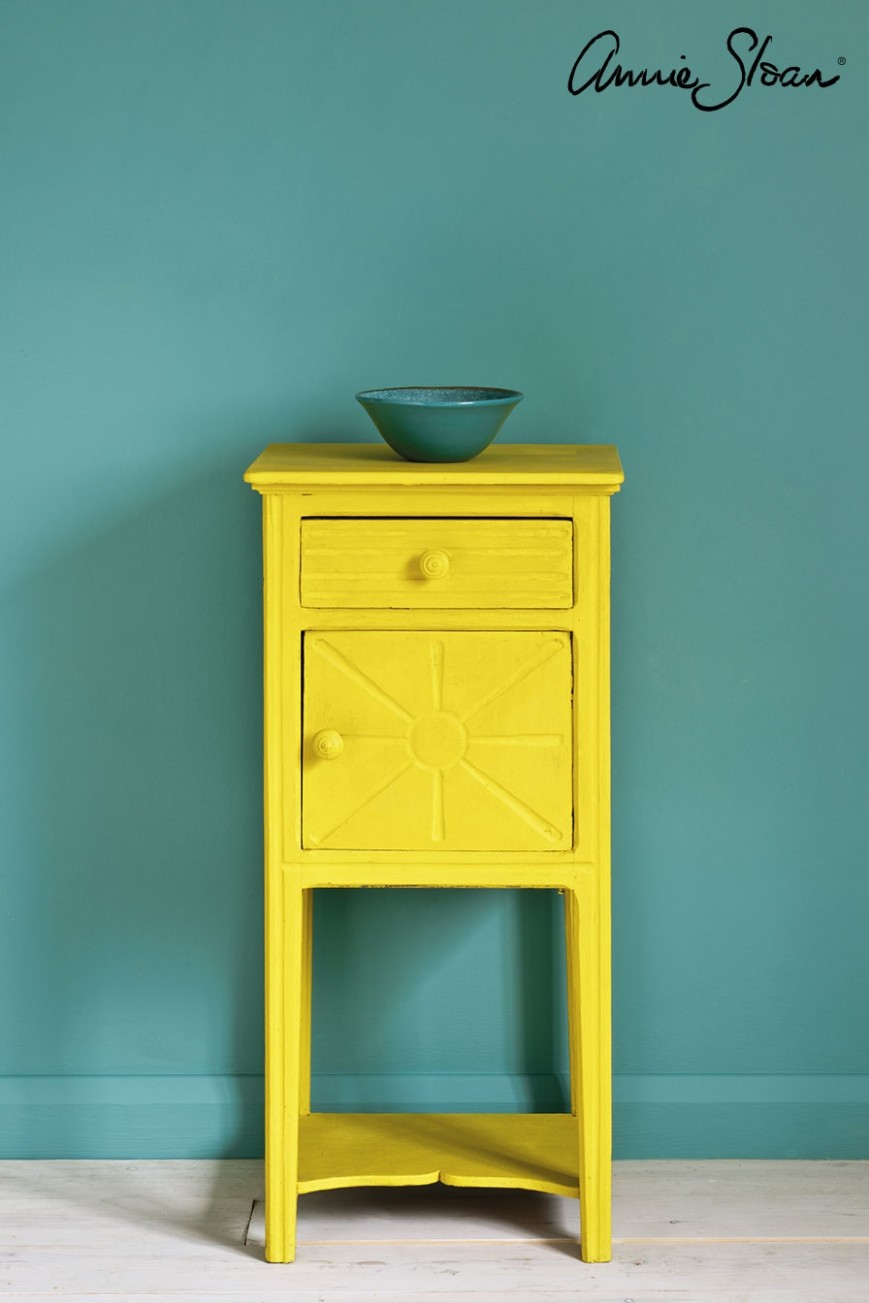 English Yellow | Chalk Paint® | Annie Sloan Annie Sloan Chalk Paint 1 Litre