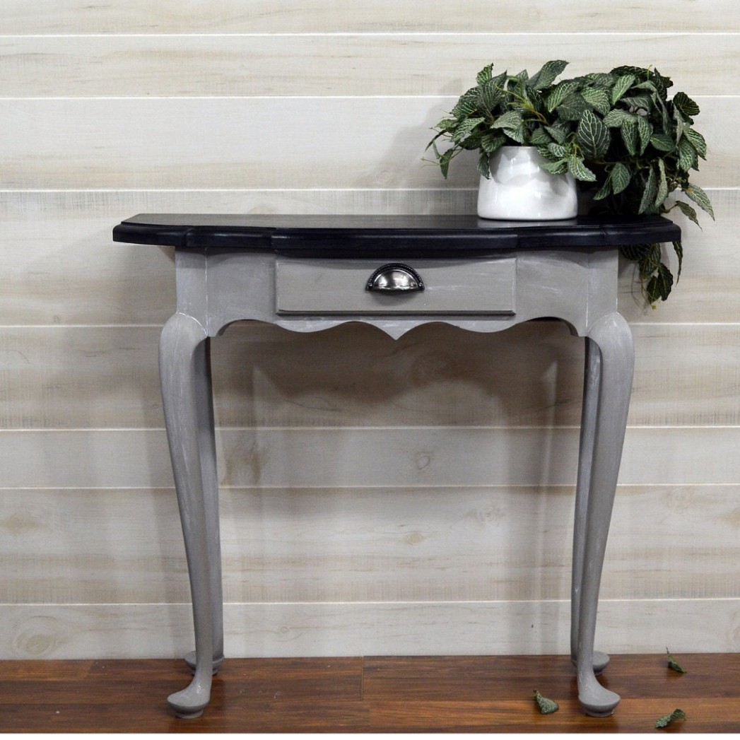 Entry Table Painted With Annie Sloan Linen Chalk Paint With A Etsy Annie Sloan Chalk Paint Graphite With Clear Wax