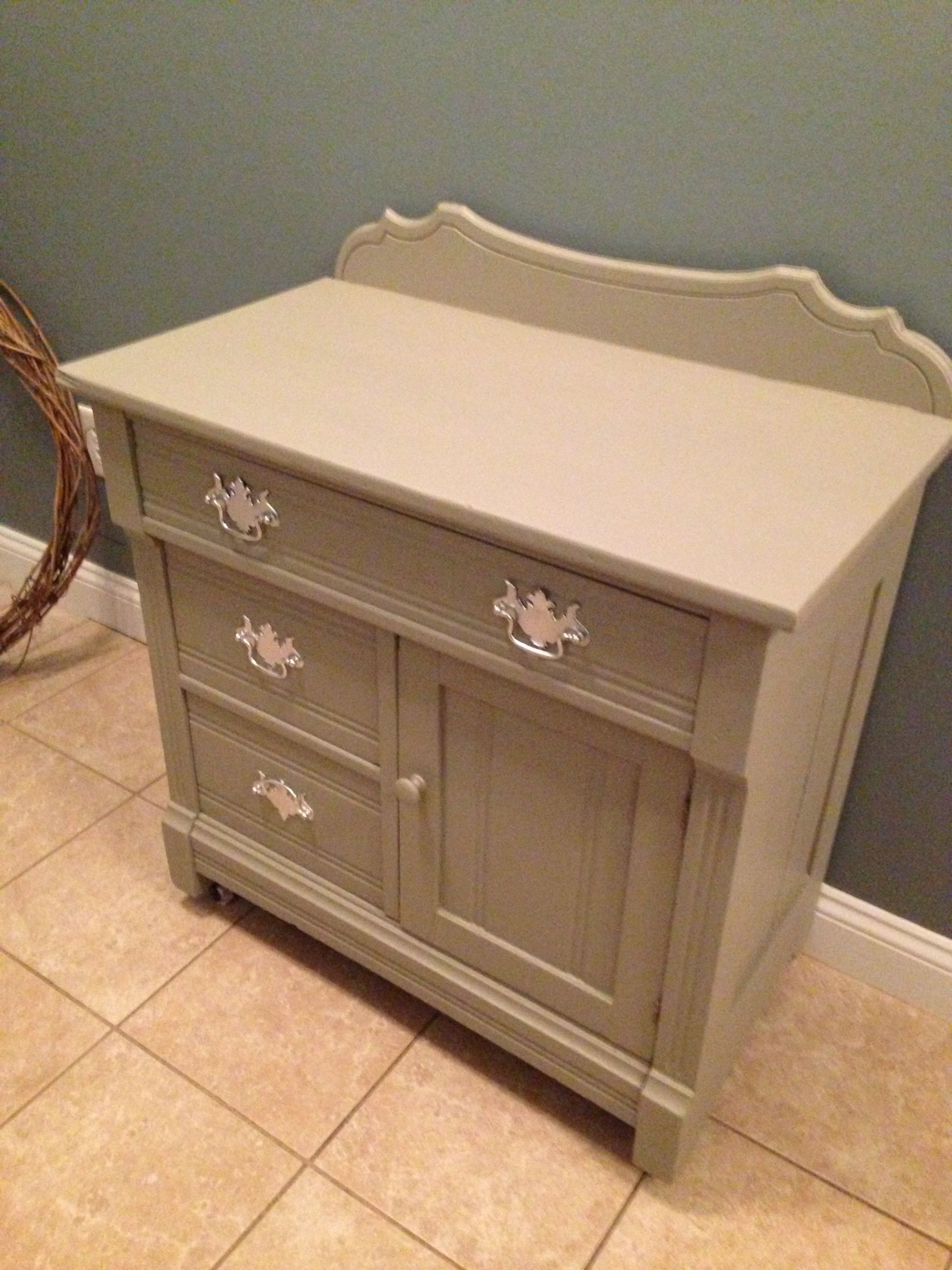 Entryway Table Redo. Annie Sloan Chalk Paint In French Linen Duped ..