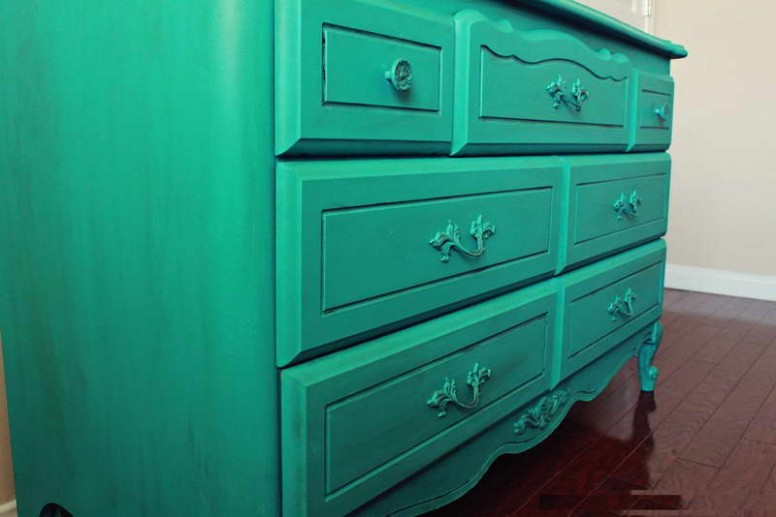Going Rustic: A Guide To Painting Old Wooden Furniture How To Chalk Paint Wooden Furniture