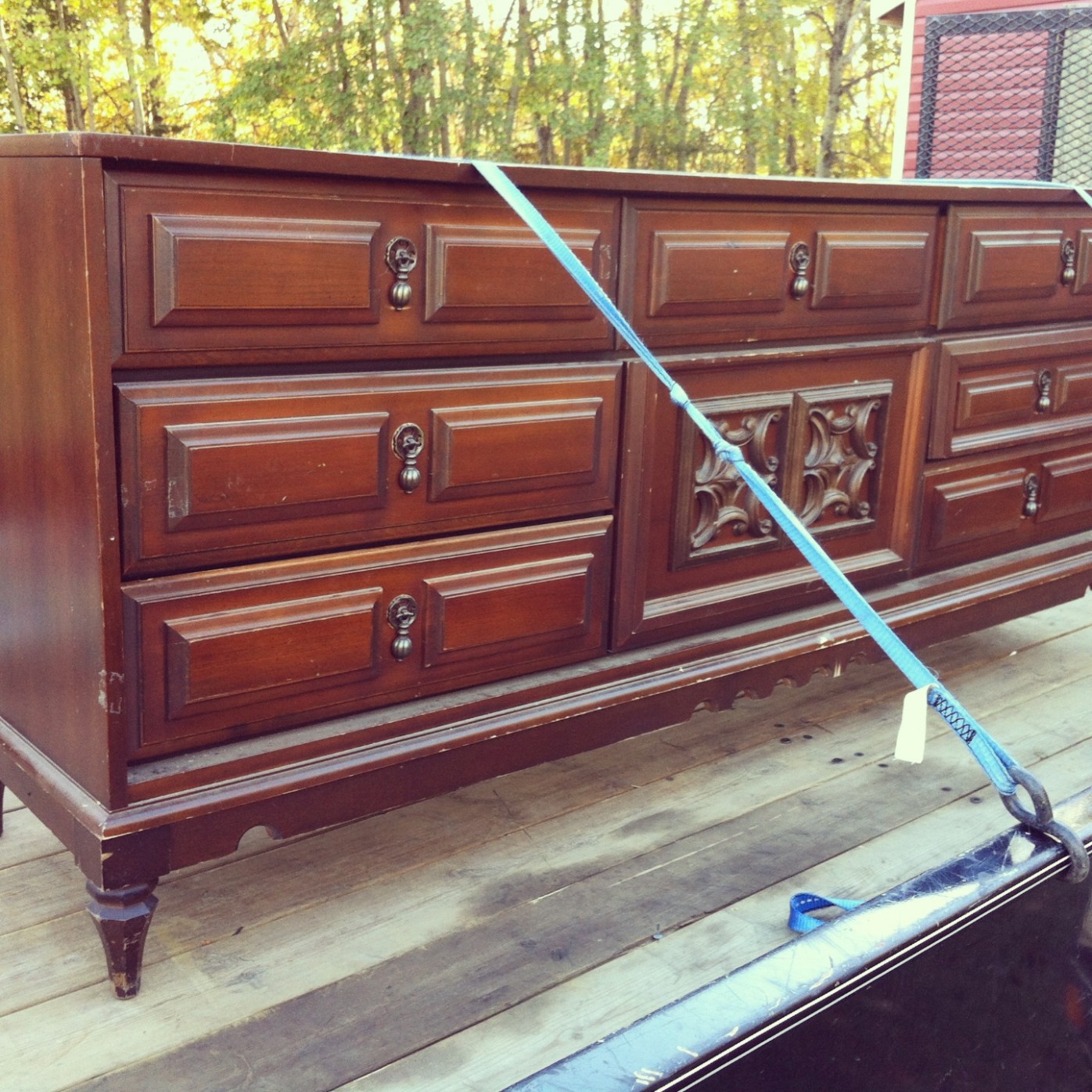 How To: 5 Easy Steps To Refinishing Old Furniture Without Sanding ..