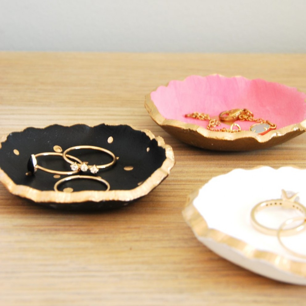 How To Make Diy Air Dry Clay Jewelry Bowls The Sweetest Digs How To Paint Air Dry Clay Jewelry