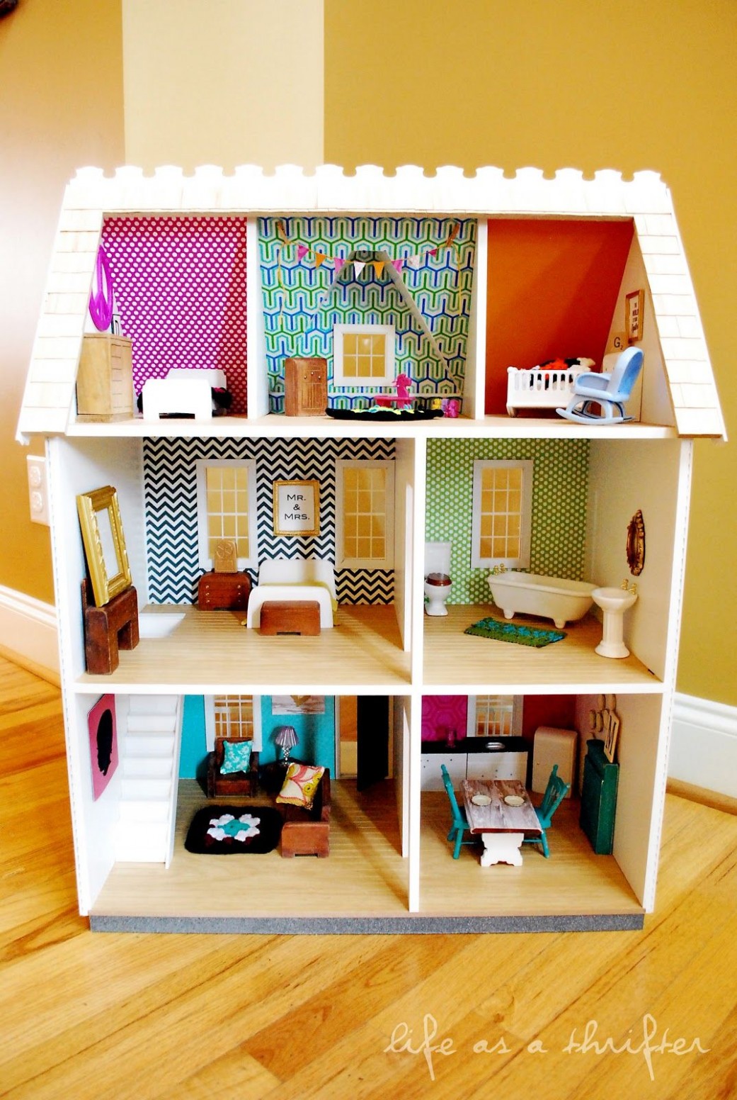 Life As A Thrifter: The Dollhouse Dollhouse From Hobby Lobby. I ..