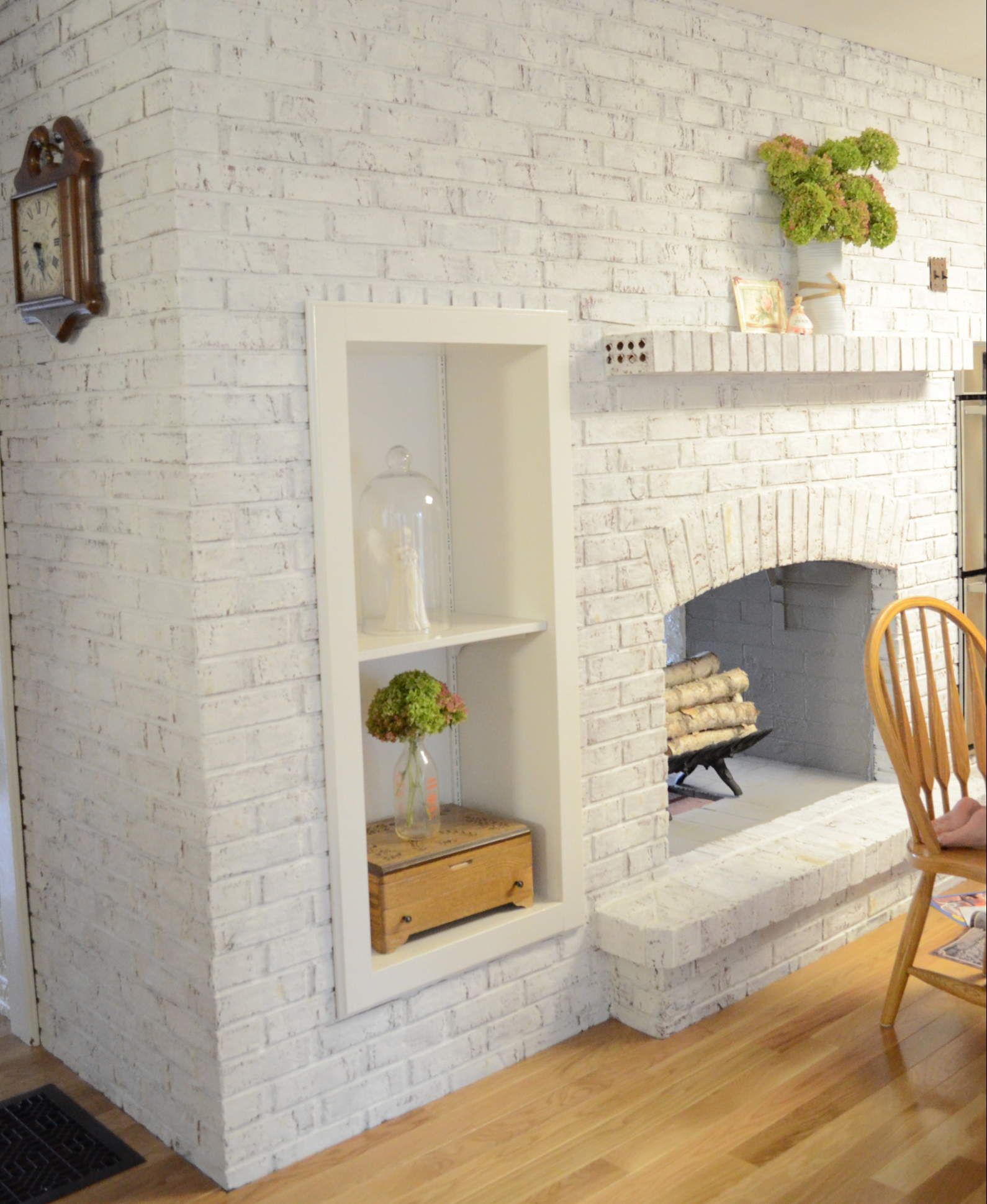 Painting A Fireplace With Chalk Paint Fireplace Painting Annie Sloan Chalk Paint Off White
