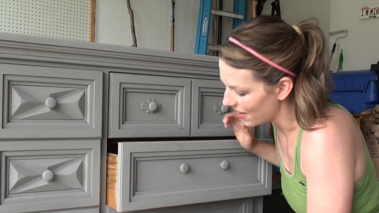 Pretty Distressed™ Annie Sloan Chalk Paint® Tutorial #3 ..