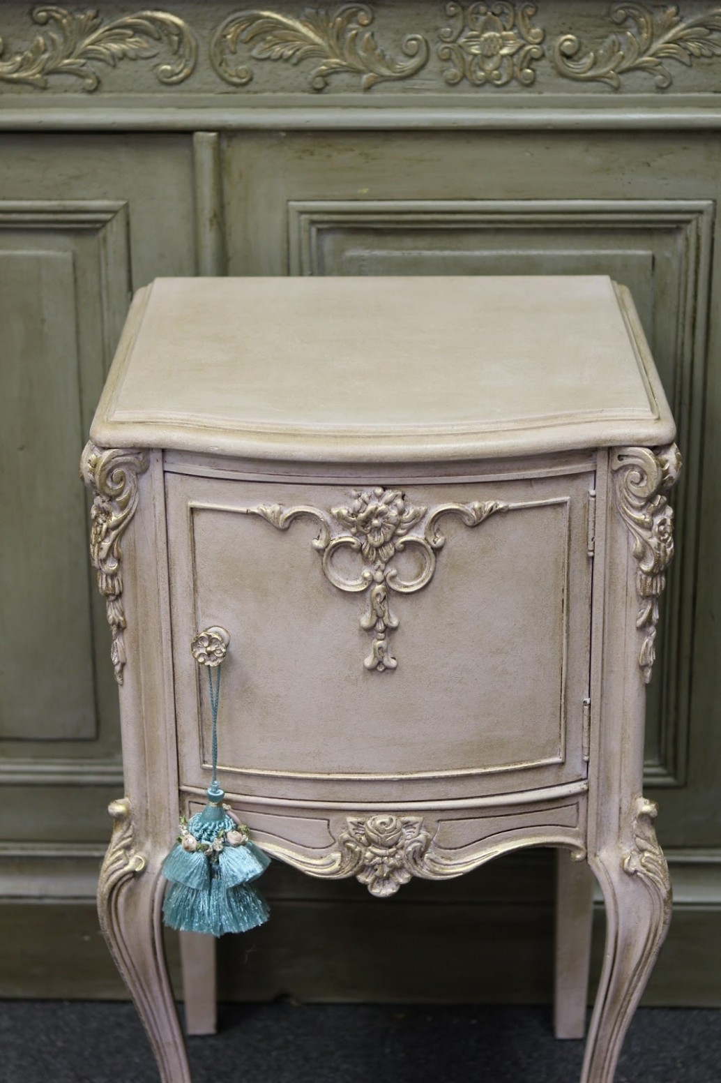 Romancing The Home: Parisian Hideaway Annie Sloan Chalk Paint Old White With Dark Wax