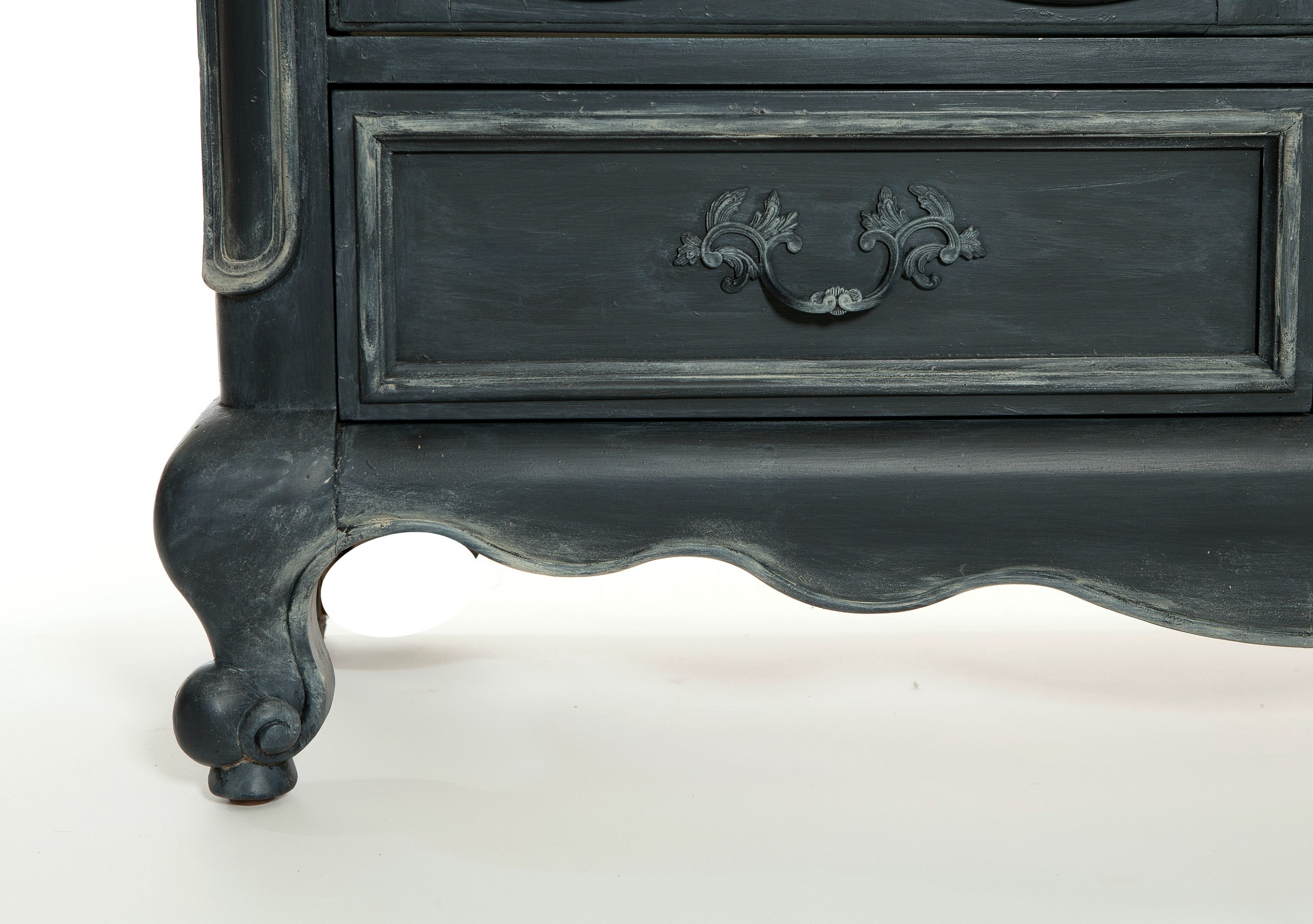 Round Up Of Velvet Finishes Furniture Revamps: Paint It Monday Can You Paint Over Waxed Chalk Paint With Chalk Paint