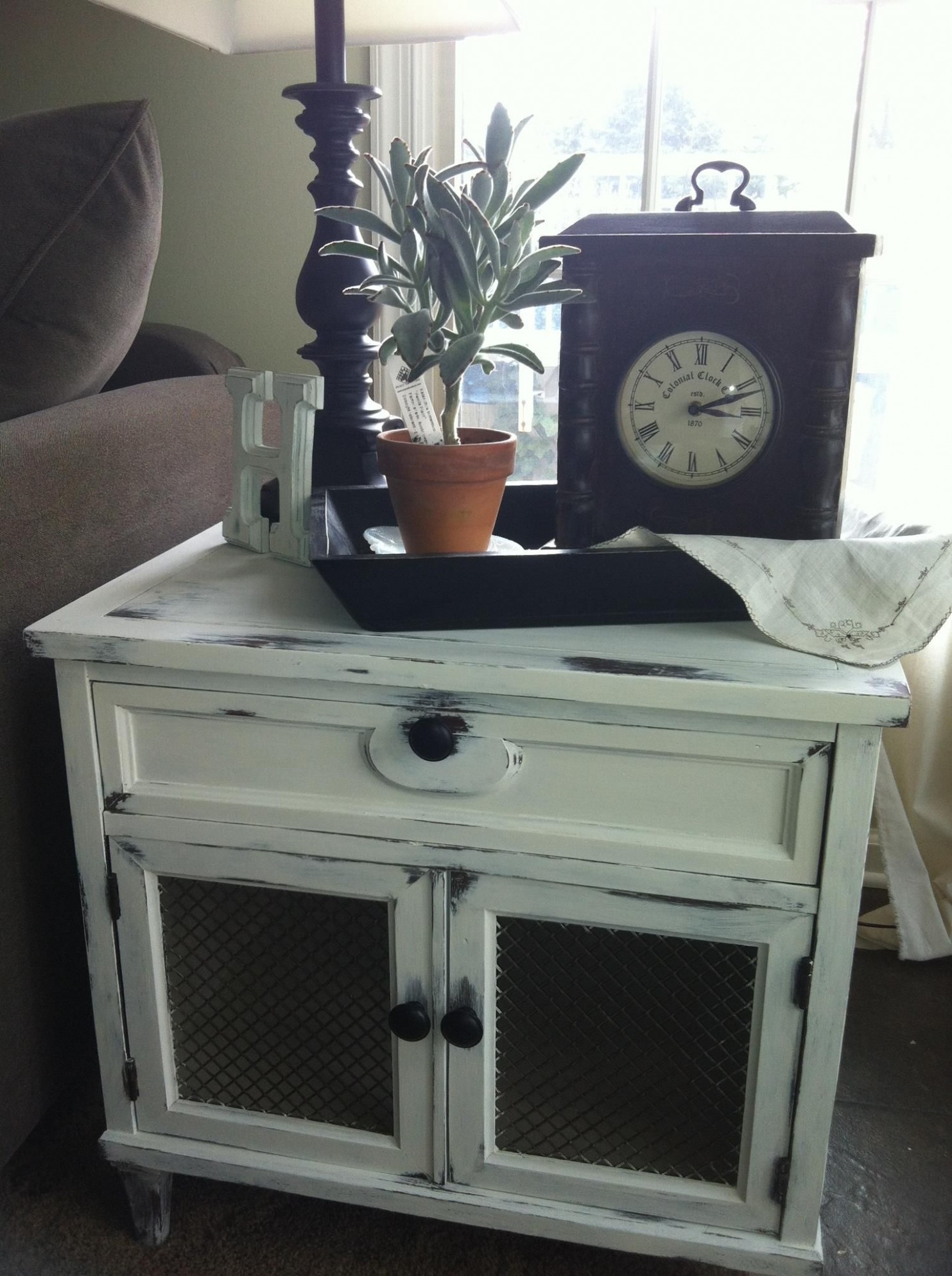 Took An Old Lamp Table And Added Annies Sloan Chalk Paint In Pure White And Then Distressed