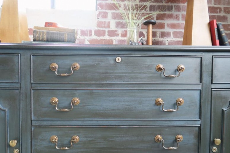 Trick To Applying Dark Wax Over Chalk Paint On Furniture ..