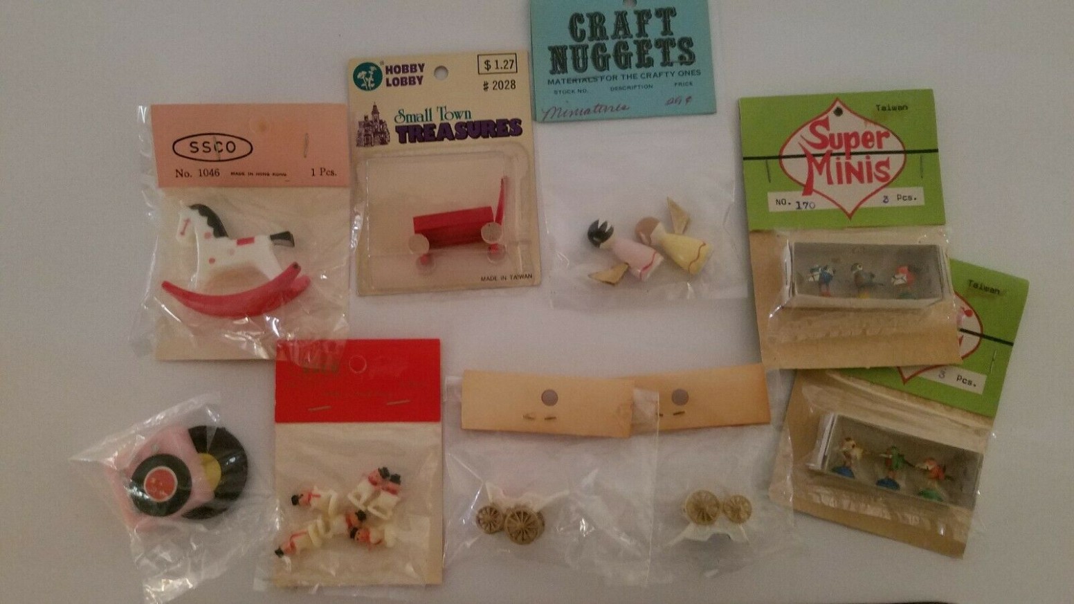 Vintage Dollhouse Miniatures Plastic Lot Of 8 Small Town Super ..