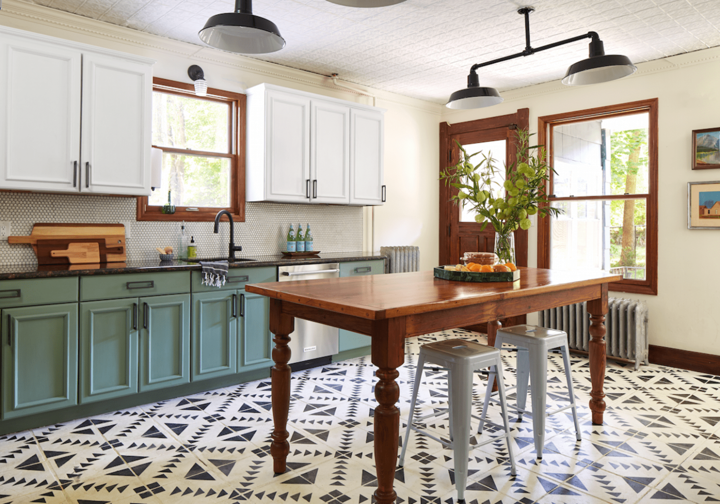 Yes, You Can Paint Your Entire Kitchen With Chalk Paint ..